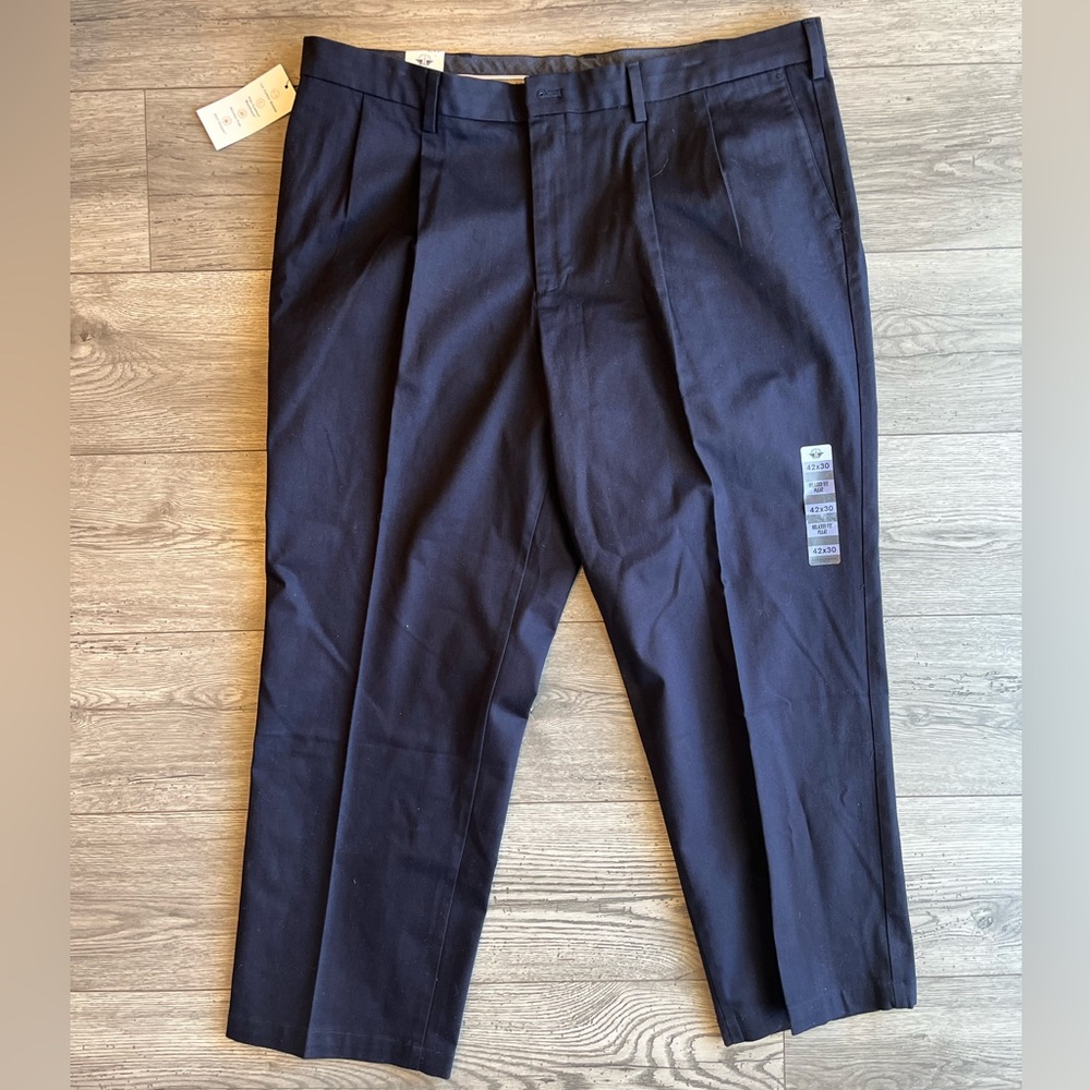 Docker’s Men’s Signature Khaki Relaxed Fit Pleated Lux Cotton Stretch Navy 42x30
